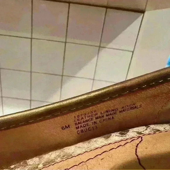 Sofft Brown/ Tan Snake Print Gold Buckle Camira Leather Wedge Peptone Size 6 EUC - Picture 3 of 7